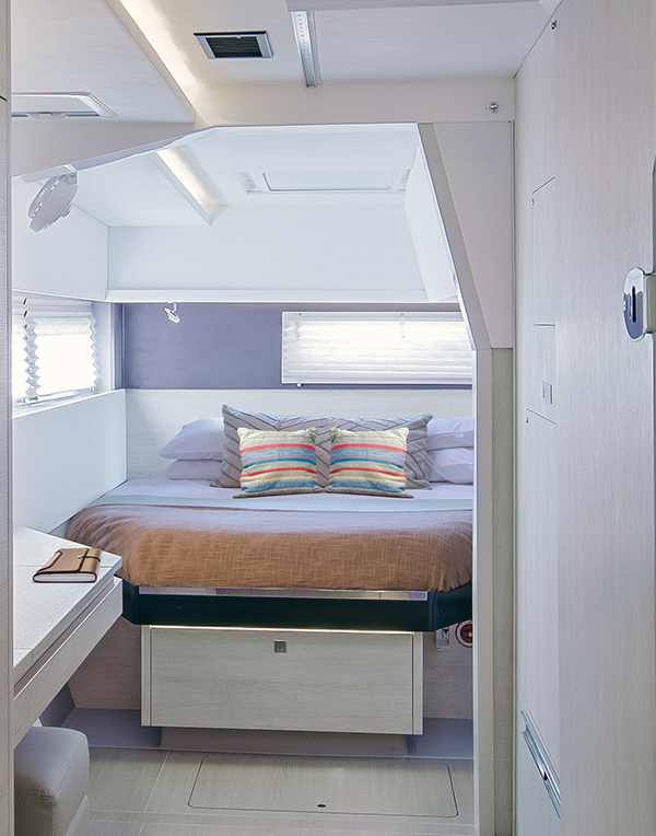 Leopard 45-2019-OwnerSuiteAft-Web